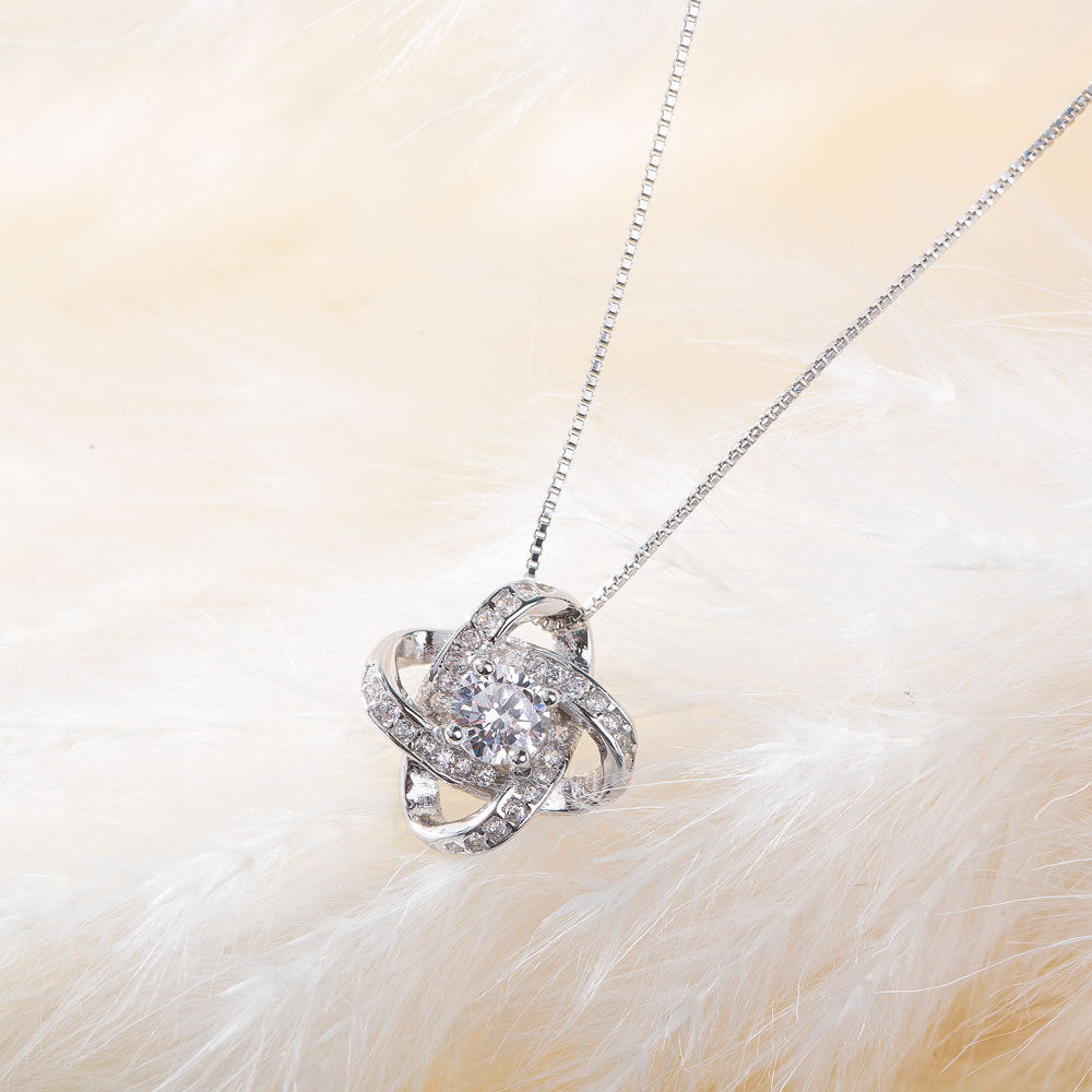 Fashion Simple Four Leaf Clover Diamond Design Gift Box Pendant Necklace For Great Mom