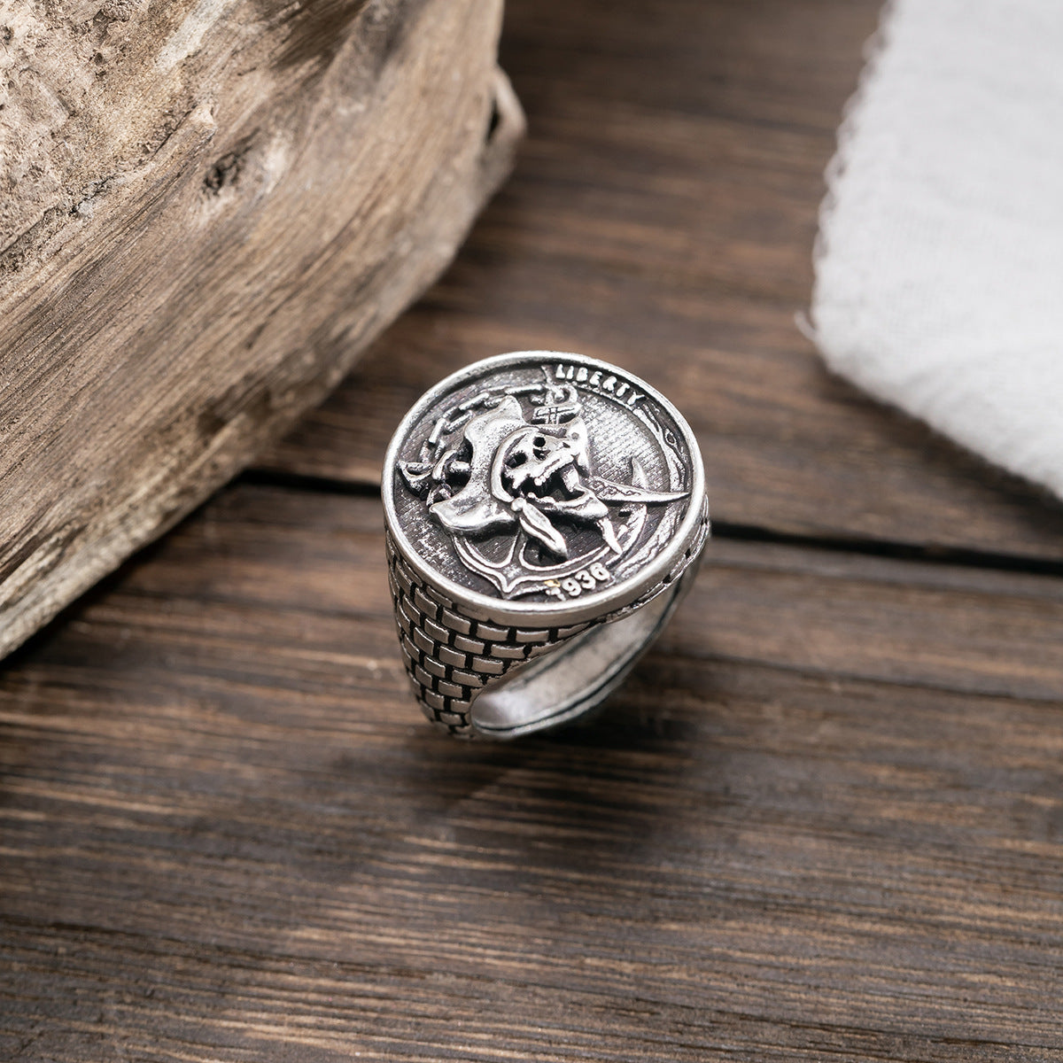 Stylish domineering pirate ship high-end design versatile ring