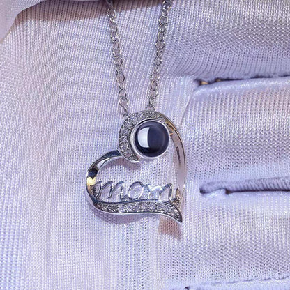 Exquisite and noble love diamond projection necklace