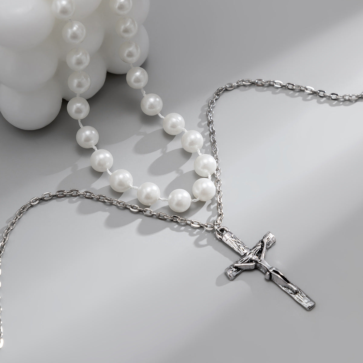 Classic simple stacked cross design with pearl all-match necklace