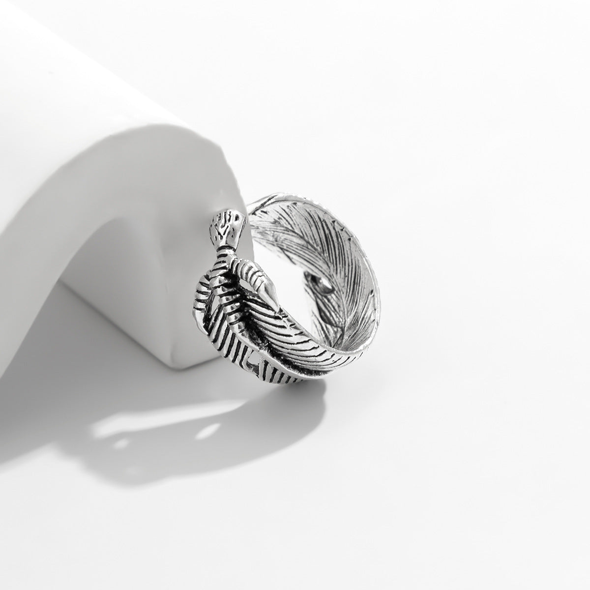 Exquisite and novel feather design versatile ring